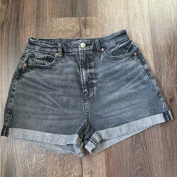 American Eagle Outfitters Pants - American Eagle Black Cuffed Shorts Size 4 Comfort Stretch Waistband